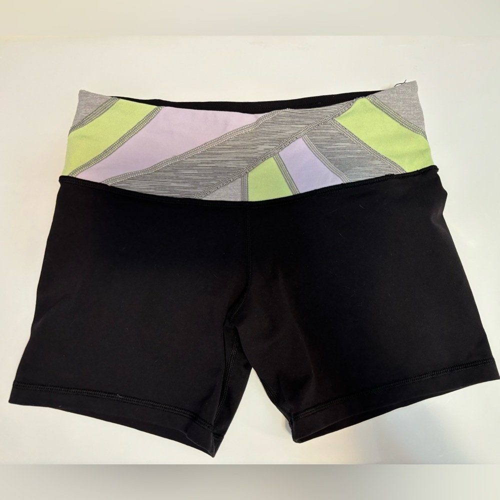 Lululemon Boogie Short Full-On Luon Reversible Black Athletic Women’s Size 4